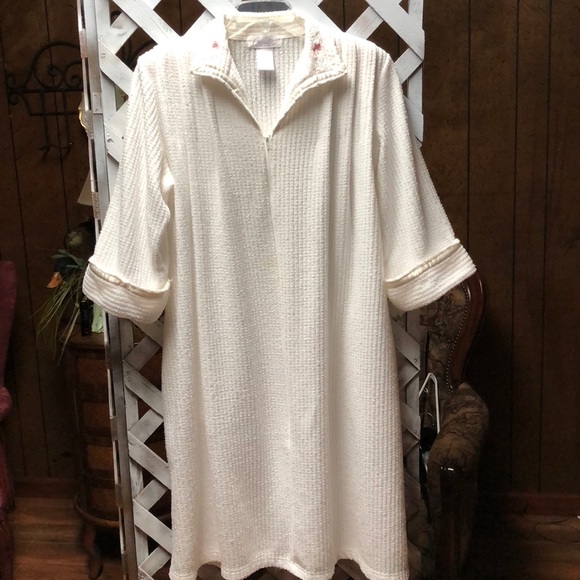 Collette Other - Lovely Collette Robe size L, White